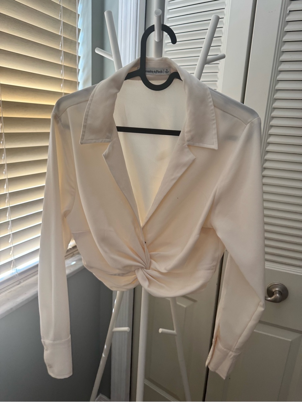 Abercrombie & Fitch Cream Twist-Front Button Down Shirt